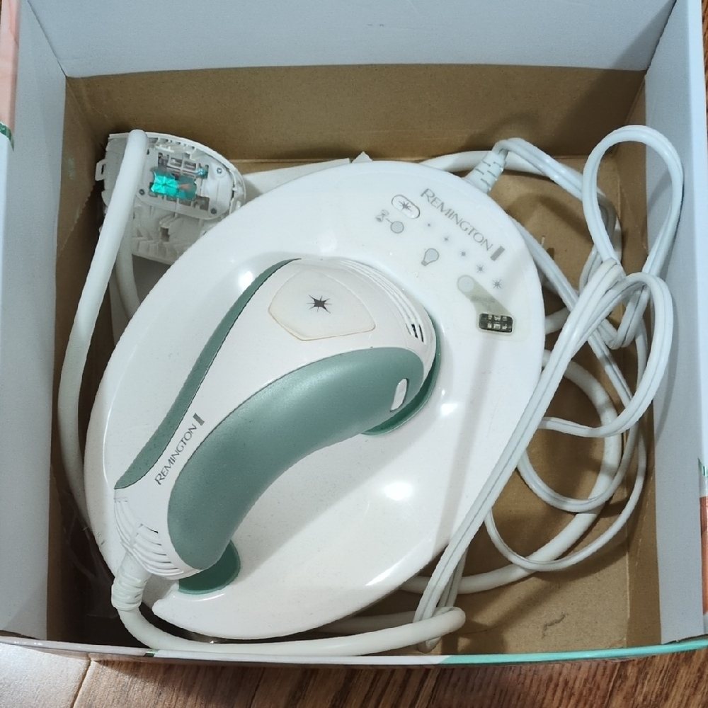 Remington White and Green IPL Device